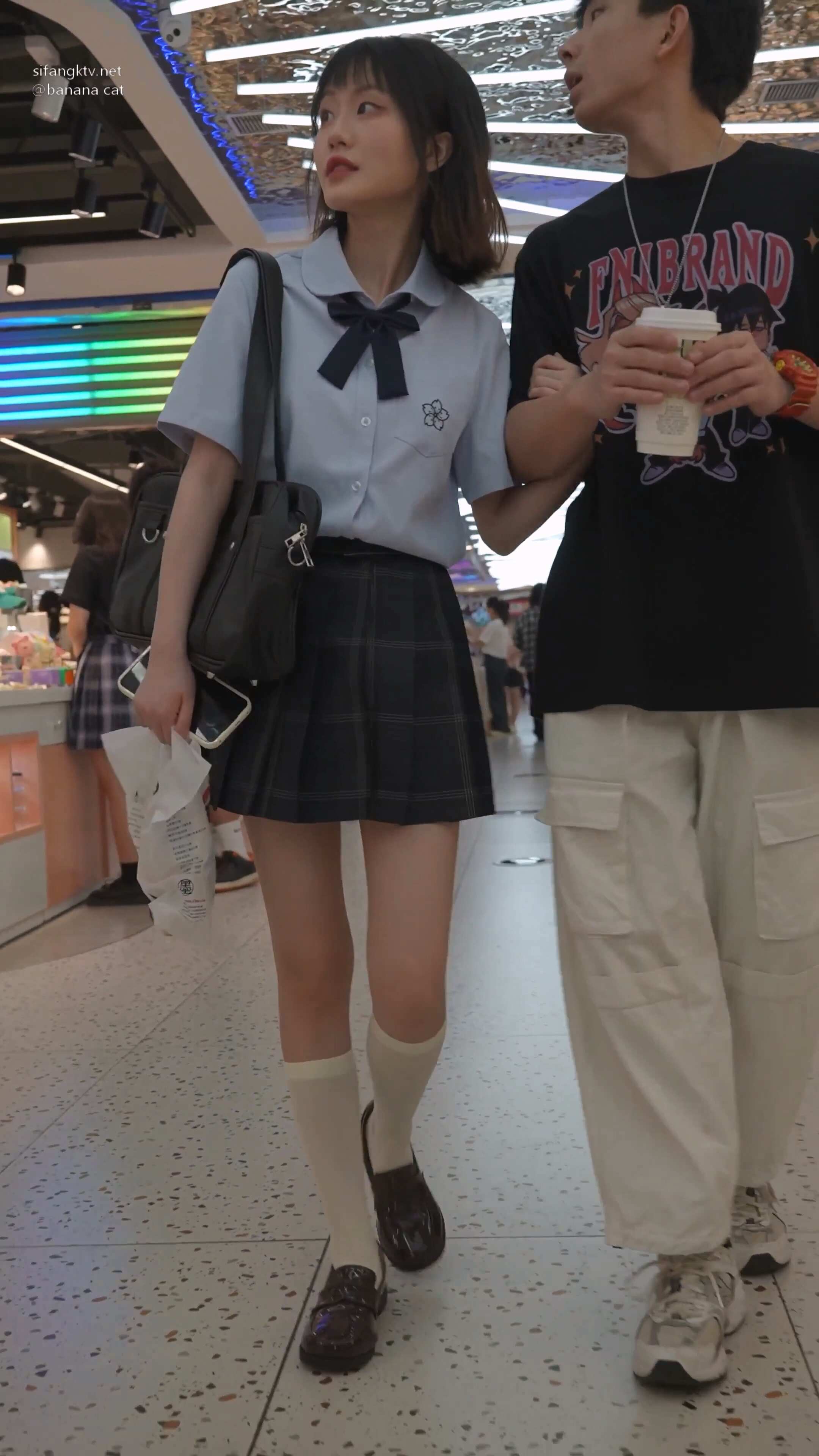 超短JK制服美女笑容甜美可爱弯腰屁股坐镜头反差 (2).jpg