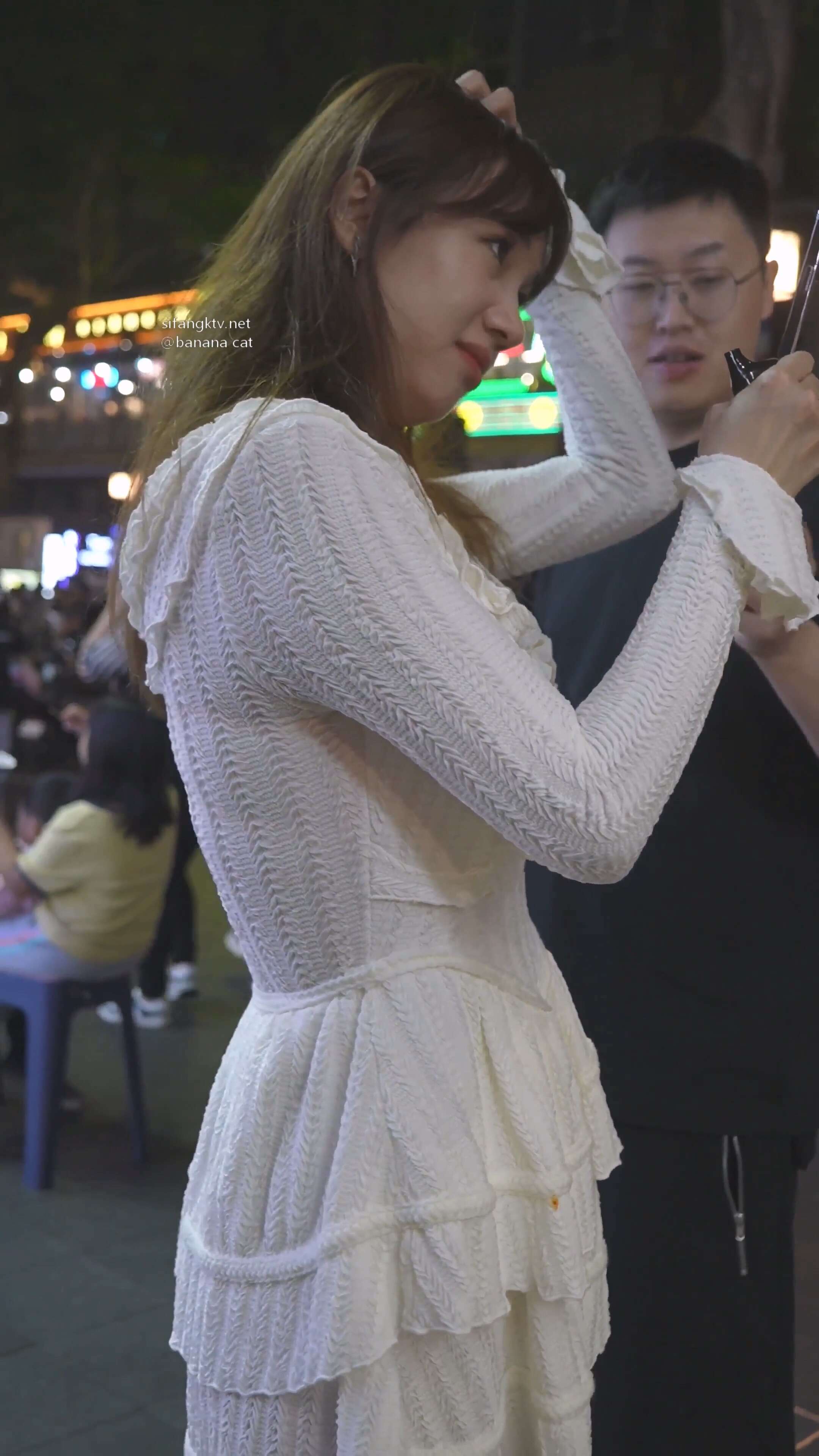 钻石高跟低胸裙美女诱人身姿引人抄底透明蕾丝内 (2).jpg