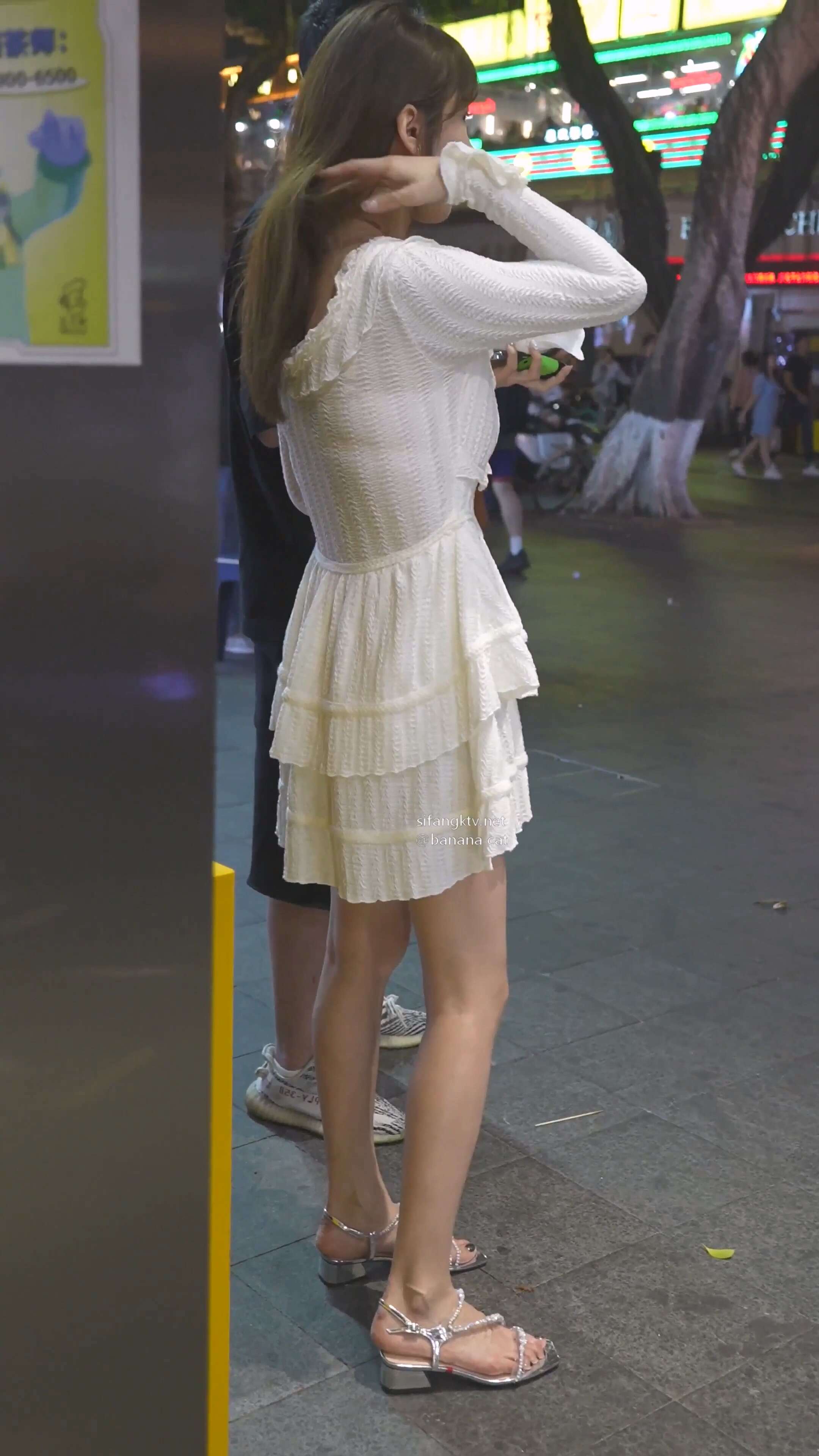 钻石高跟低胸裙美女诱人身姿引人抄底透明蕾丝内 (10).jpg